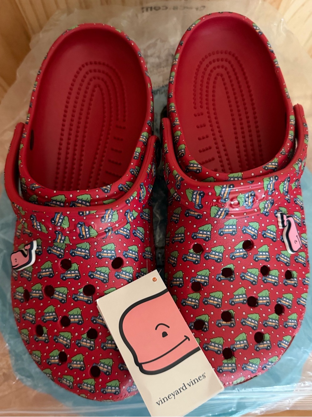 CROCS/Vineyard Vines Christmas Printed Clogs with Whale Charm